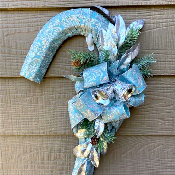 Christmas Peppermint Wreath - Picture 2 of 3